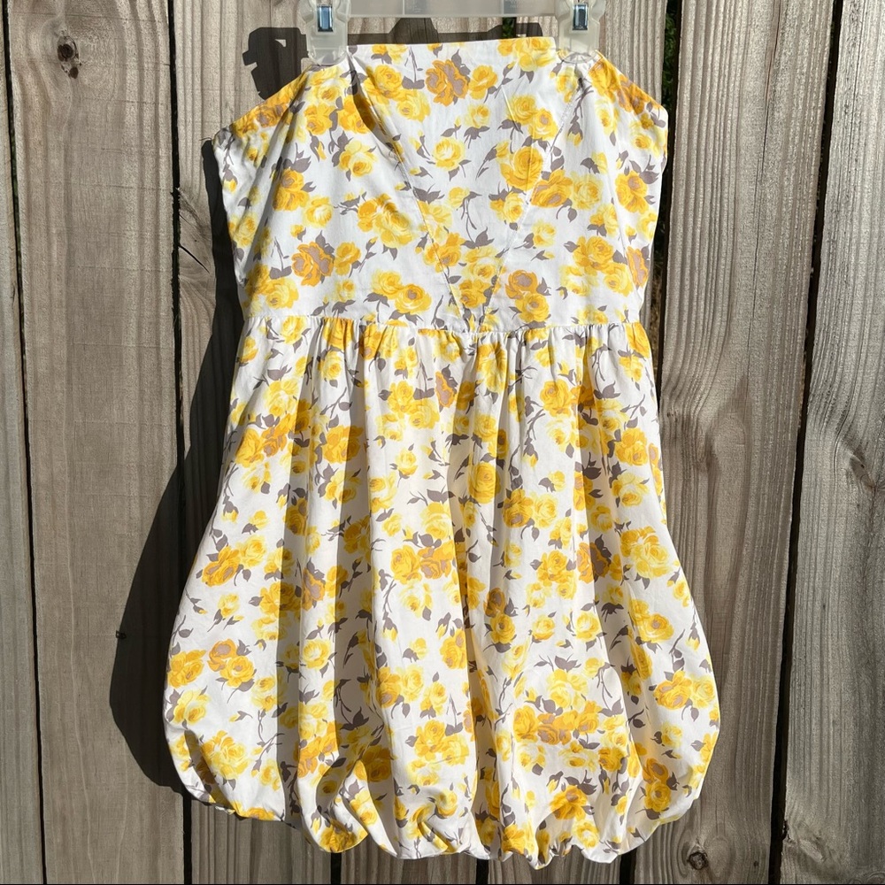 Pins and Needles Size L Yellow Floral Strapless Balloon lined Dress with Pockets